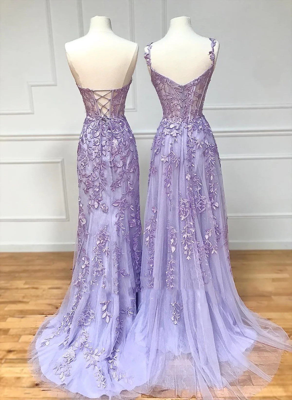 Vestido de fiesta largo color lavanda con escote en forma de corazón, cuentas y encaje 