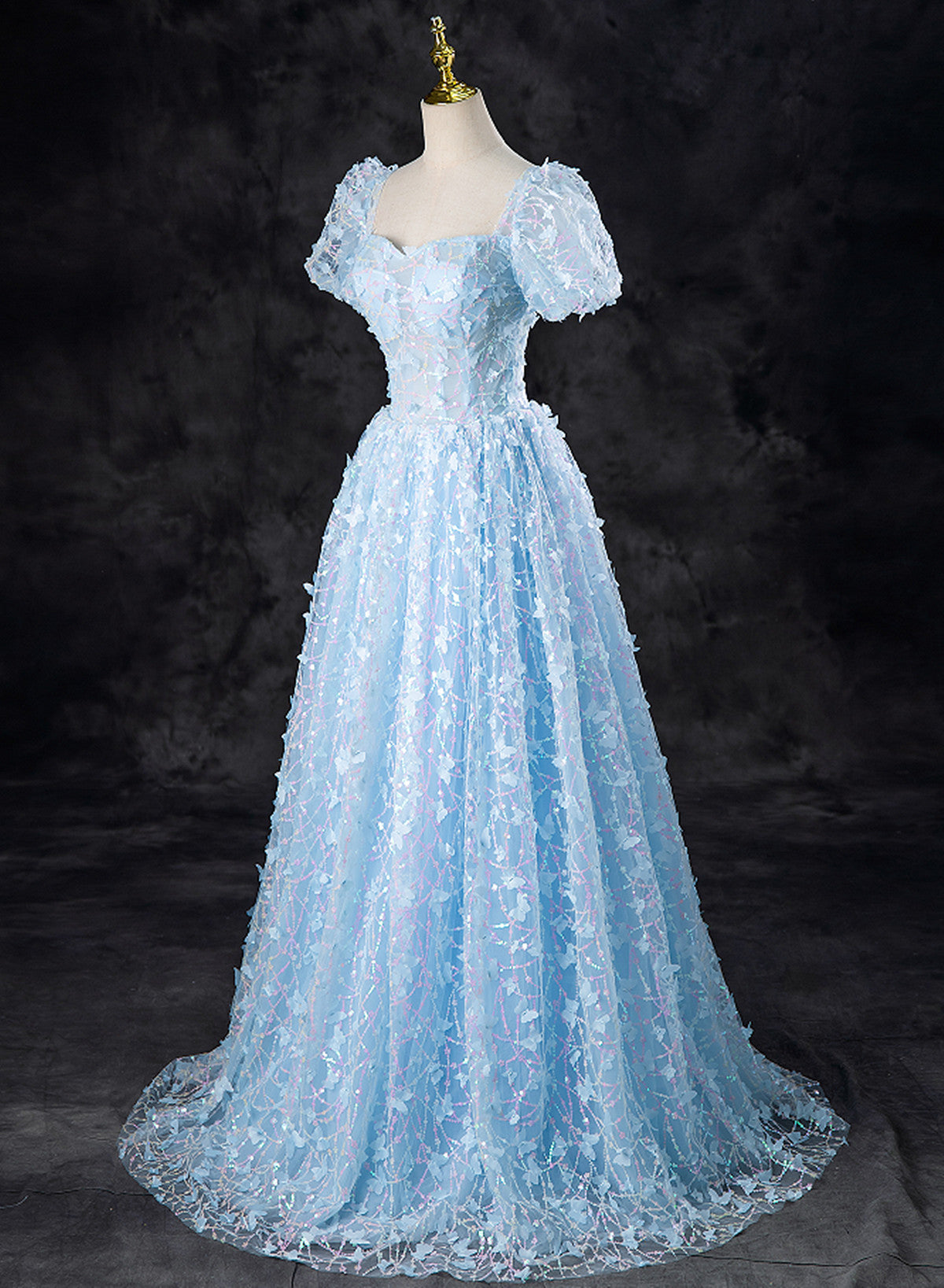 Vestido de fiesta azul claro de encaje con mangas cortas y corte A 