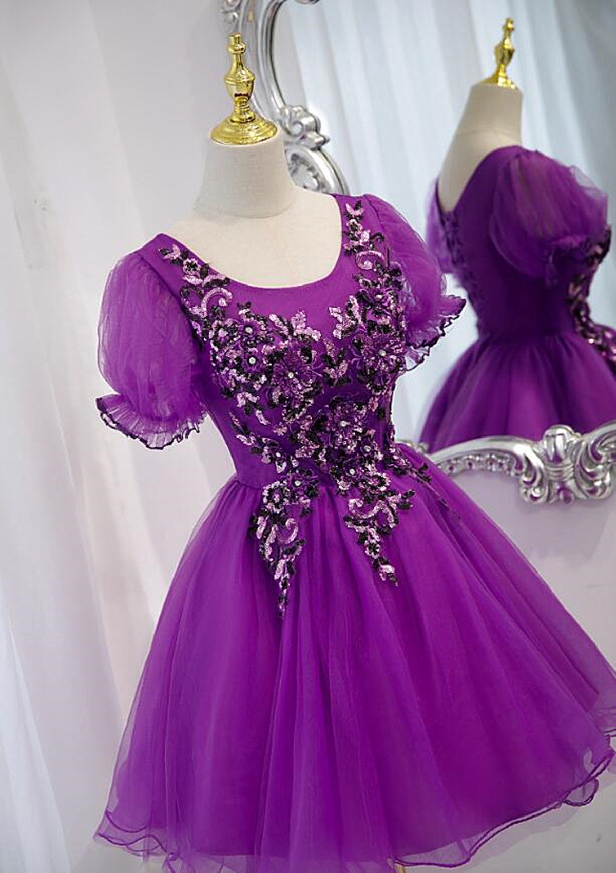 Vestido de fiesta de tul morado con mangas cortas y encaje 