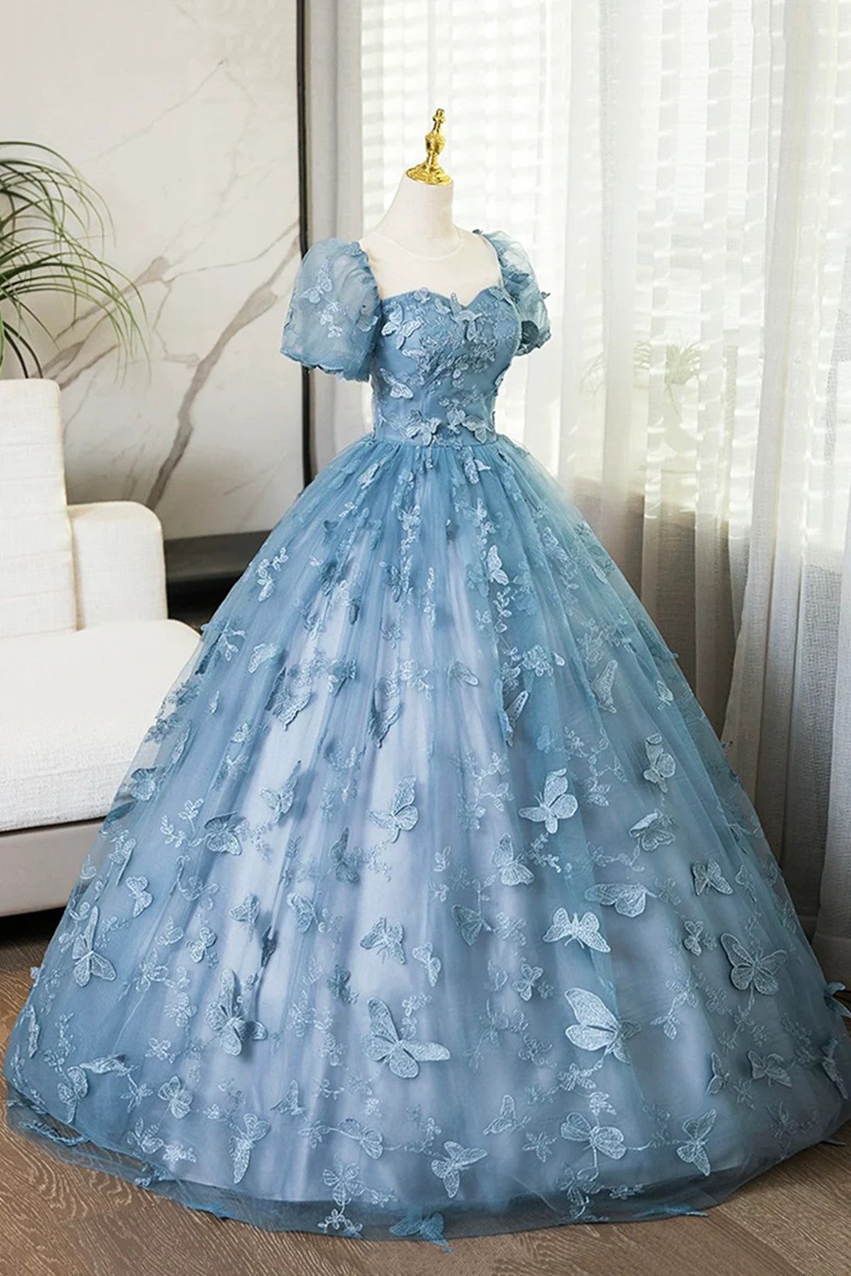 Precioso vestido de fiesta largo de manga corta azul con encaje de mariposa 