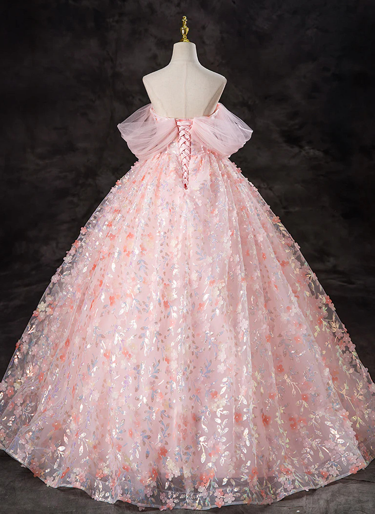 Vestido de fiesta largo con hombros descubiertos y encaje rosa 