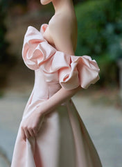 Vestido de fiesta largo de satén rosa con hombros descubiertos y corte A 