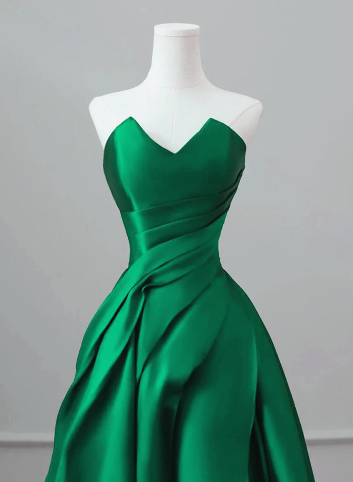 Vestido de fiesta de satén verde con cordones y corte en A hasta el suelo 