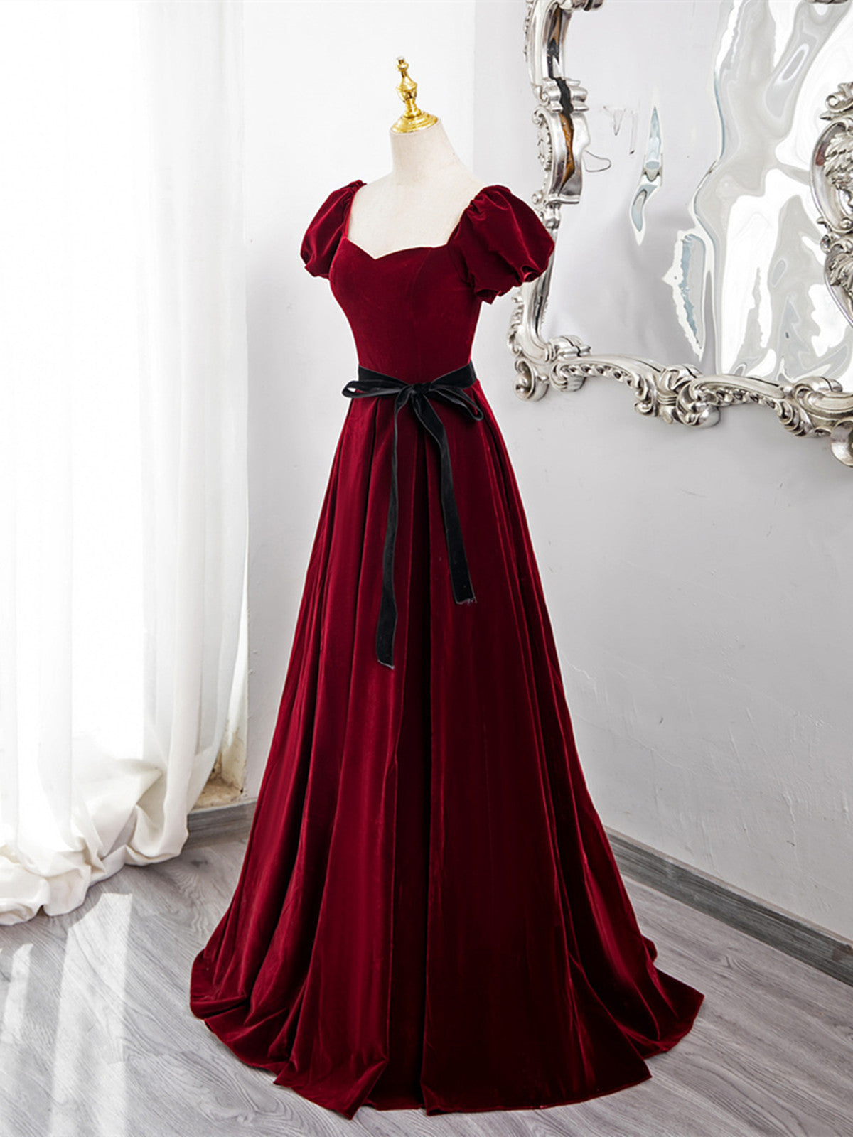 Precioso vestido formal de terciopelo rojo vino con mangas cortas 