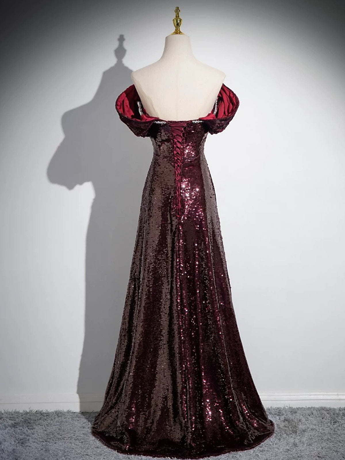 Vestido de fiesta largo con cuentas y lentejuelas color granate, corte A 
