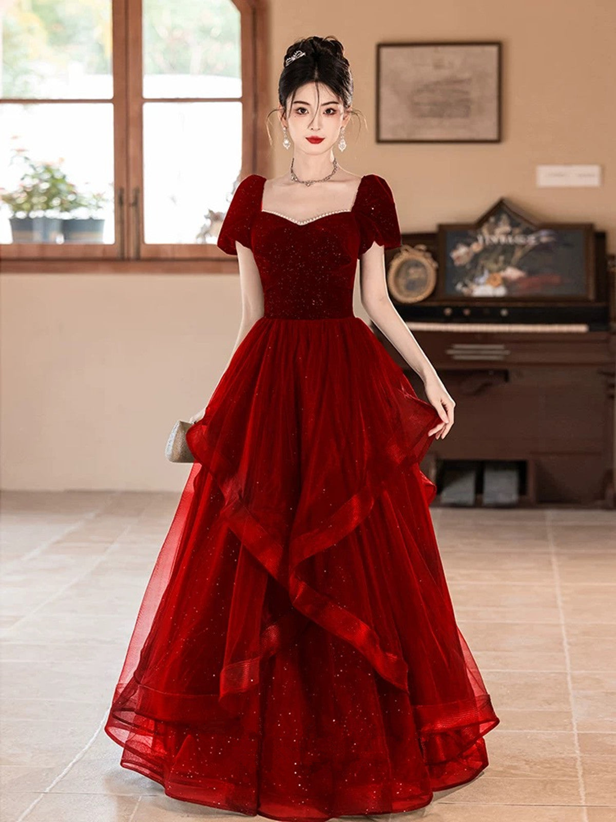 Vestido de fiesta rojo vino con escote en forma de A y mangas cortas 