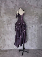Vestido formal largo elegante de satén morado con corte alto y bajo 