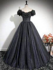 Vestido de fiesta negro brillante de tul con hombros descubiertos y largo hasta el suelo 
