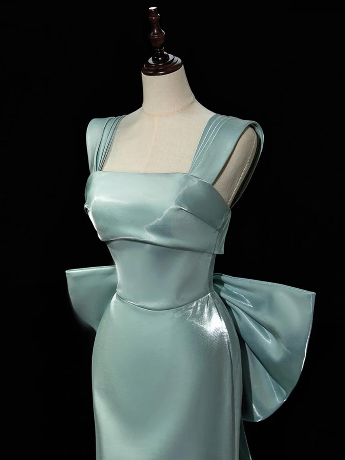 Vestido de fiesta de sirena con tirantes de satén y espalda baja 