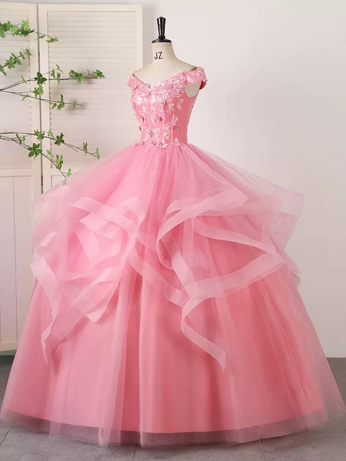 Vestido de fiesta de tul rosa con apliques de encaje
