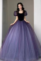 Vestido de fiesta largo de tul morado con mangas cortas y corte A 