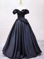 Vestido de fiesta largo de satén negro con escote en forma de corazón y hombros descubiertos 