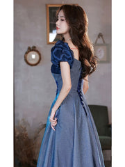 Vestido de fiesta azul de corte A con escote en forma de corazón y mangas cortas 