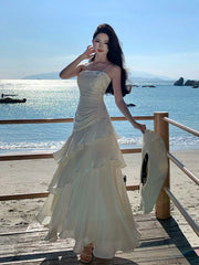 Vestido de noche largo de satén con tirantes blancos y vestido de fiesta 