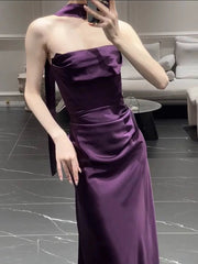 Vestido de fiesta largo sin tirantes de satén suave morado 