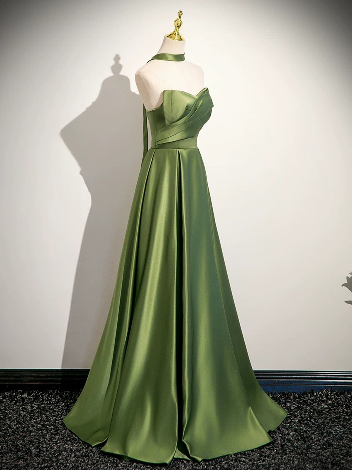 Vestido de noche sencillo de satén verde de corte A 