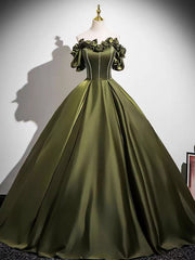 Vestido de fiesta verde con hombros descubiertos, cuentas y flores hasta el suelo 