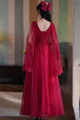 Vestido de fiesta de tul rojo vino con escote en V y apliques de encaje 