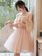 Precioso vestido de fiesta corto en rosa claro y champán con apliques de encaje. Vestidos cortos para el regreso a casa. 