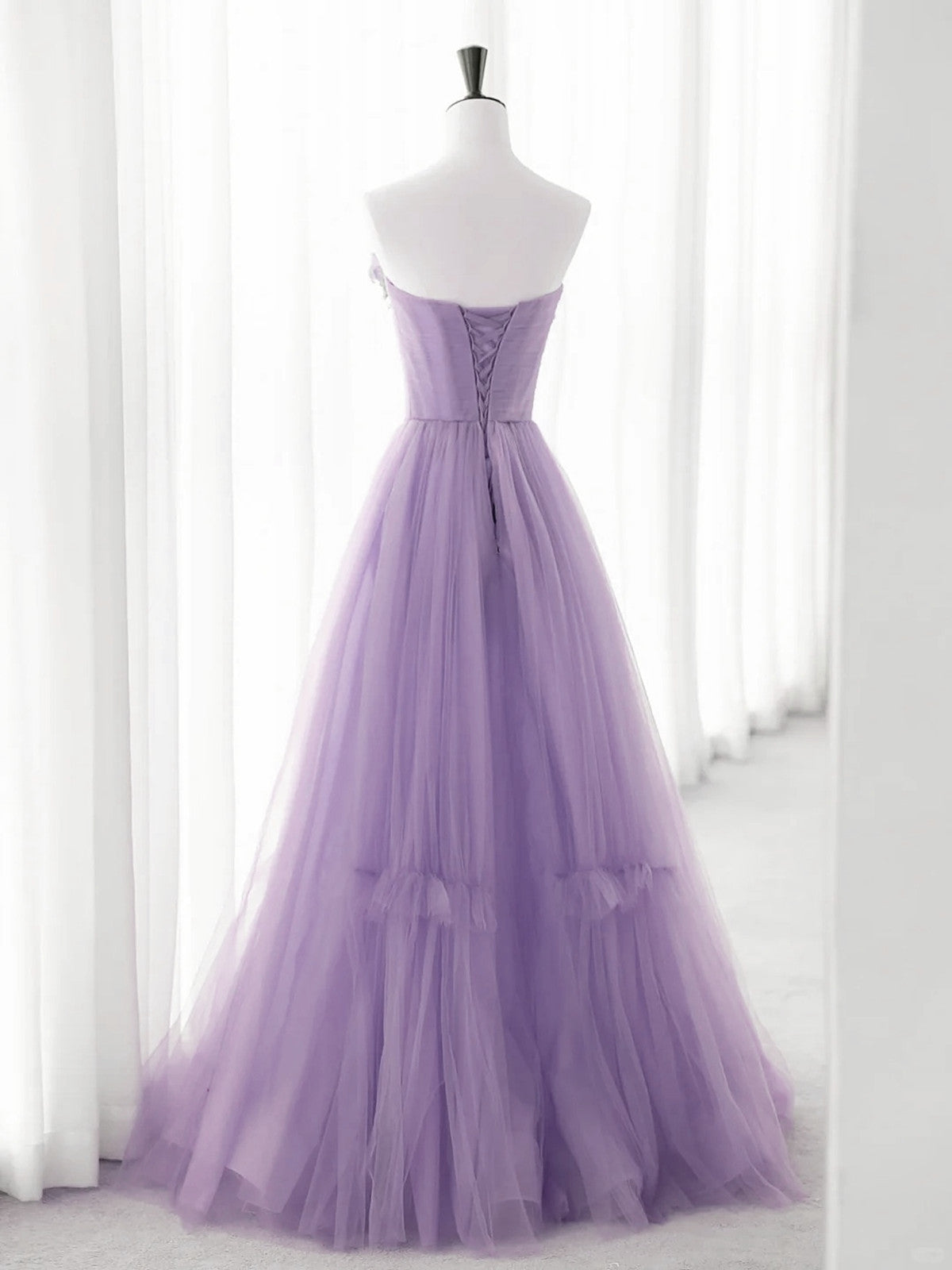 Vestido de fiesta morado claro de tul con flores en forma de A 