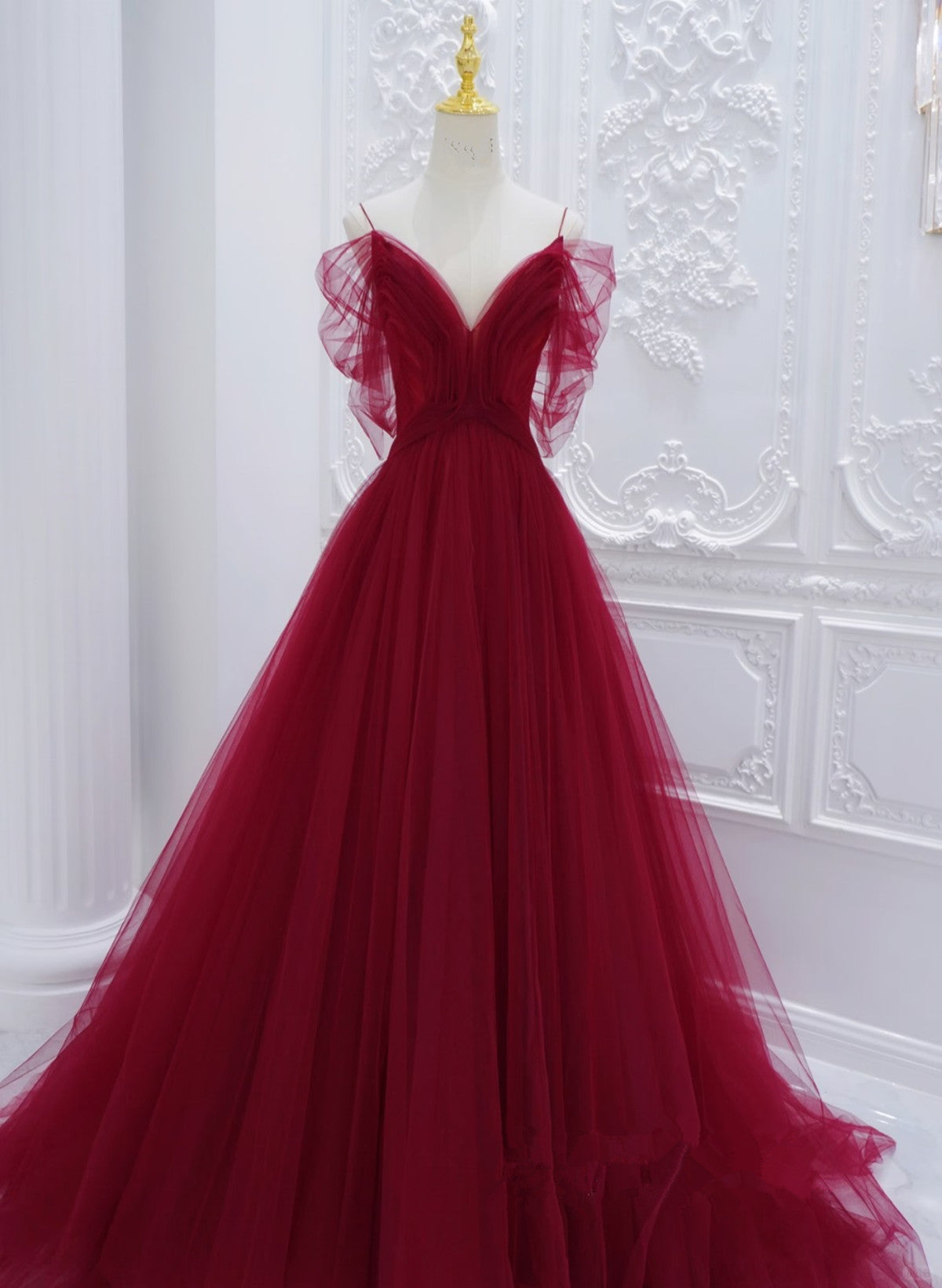 Vestido de fiesta largo de tul rojo vino con escote en V 