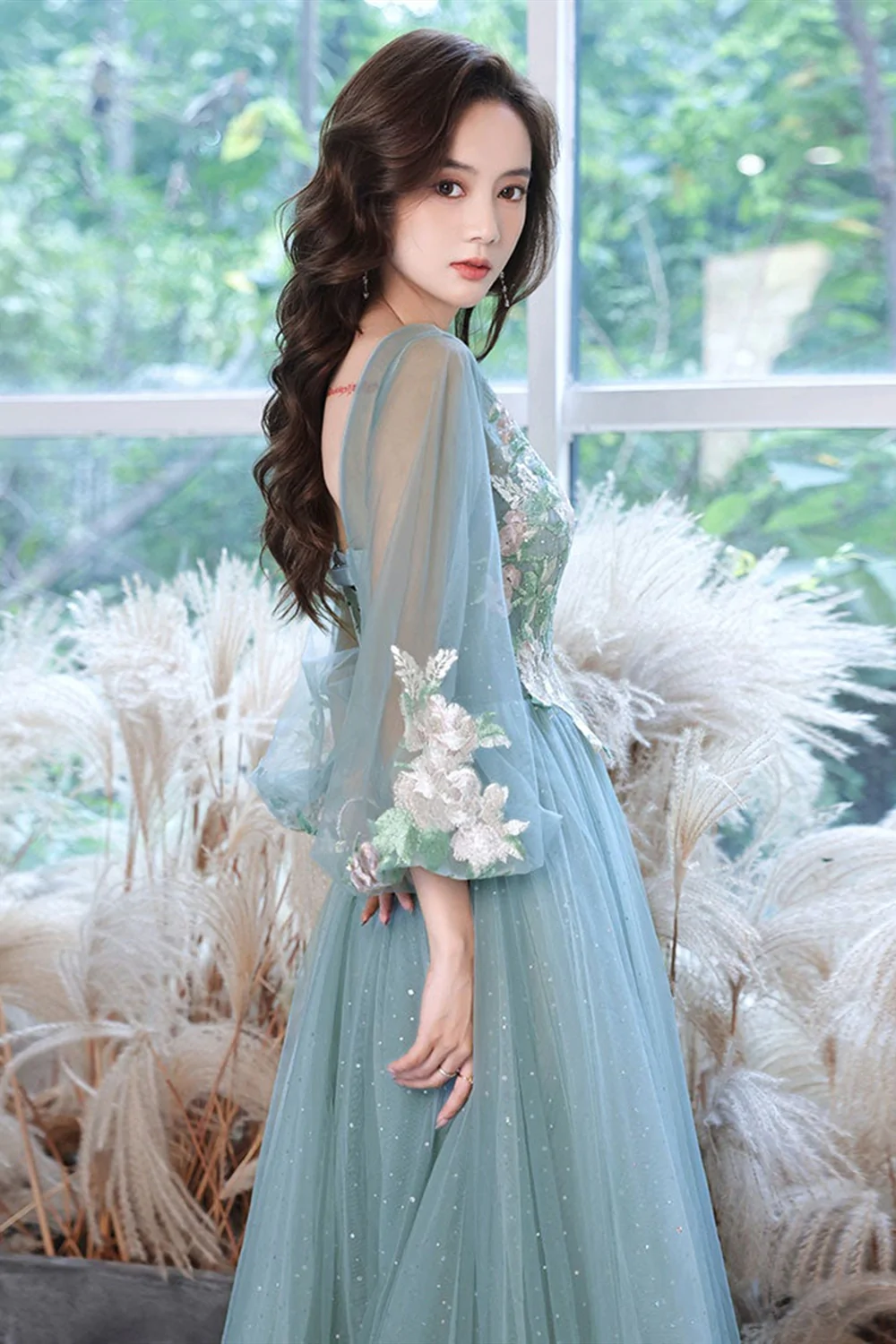 Vestido de fiesta verde de manga larga con flores de encaje 