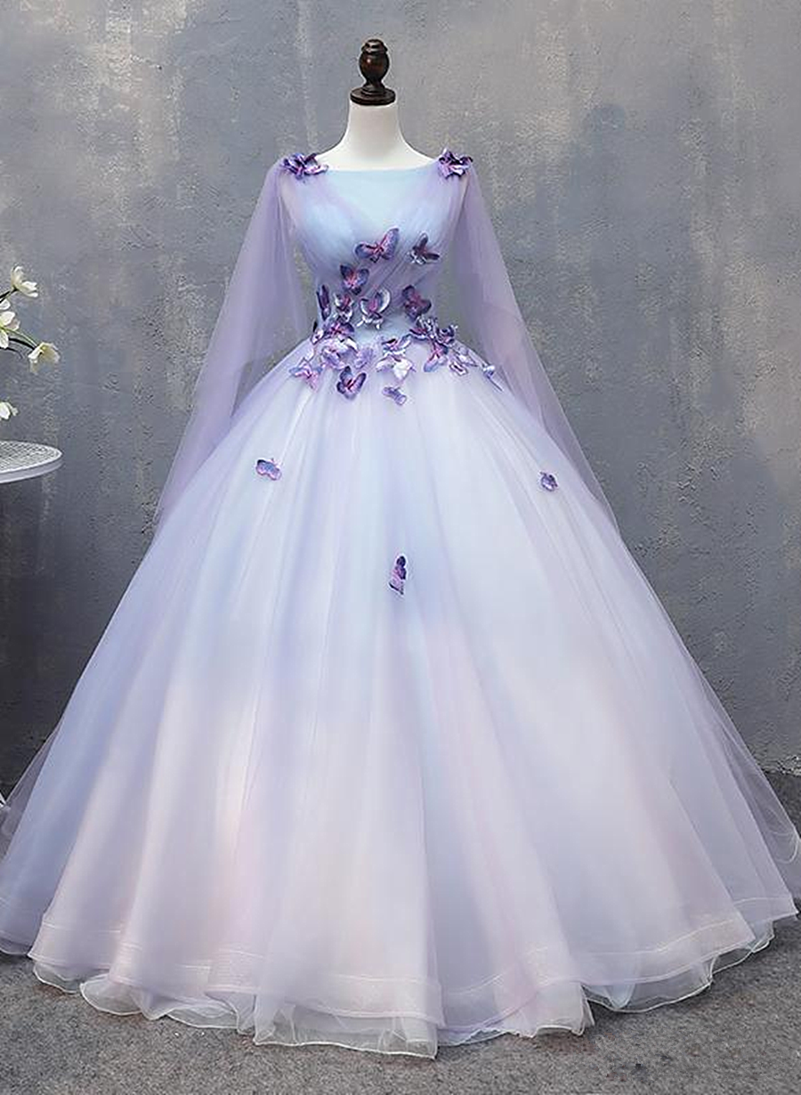 Vestido formal largo de tul lavanda con mariposas. Vestido lavanda para quinceañeras. 