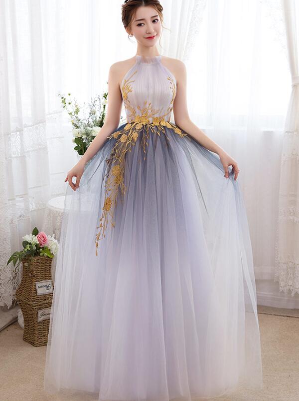 Hermoso vestido de noche de tul con escote halter degradado y encaje 