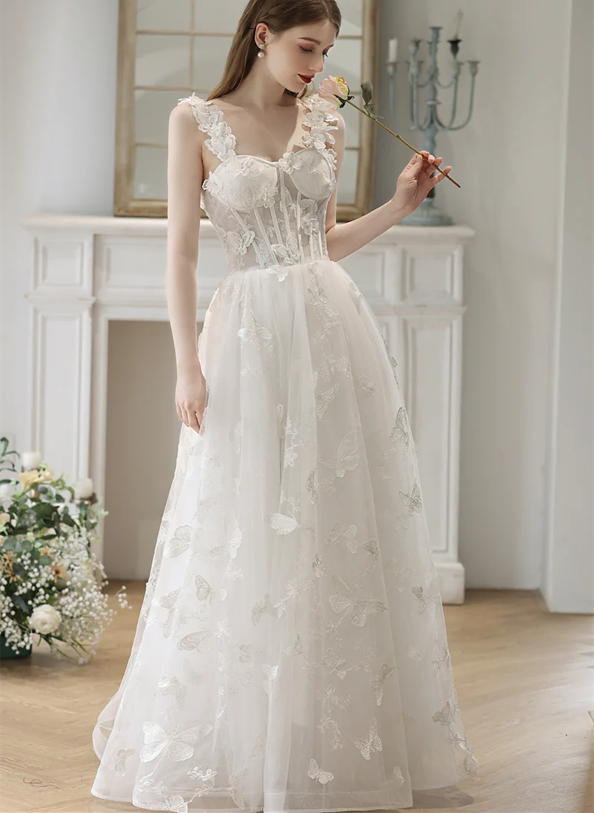 Vestido formal largo con escote en forma de corazón y encaje con tirantes blancos 