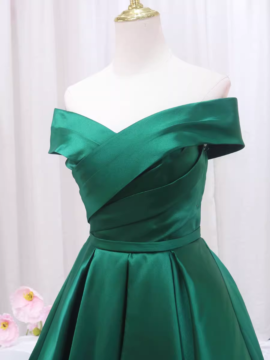 Vestido formal de satén verde con escote en forma de corazón y corte en A 