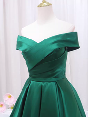 Vestido formal de satén verde con escote en forma de corazón y corte en A 