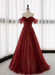 Precioso vestido formal largo de tul color vino tinto con escote en forma de corazón 
