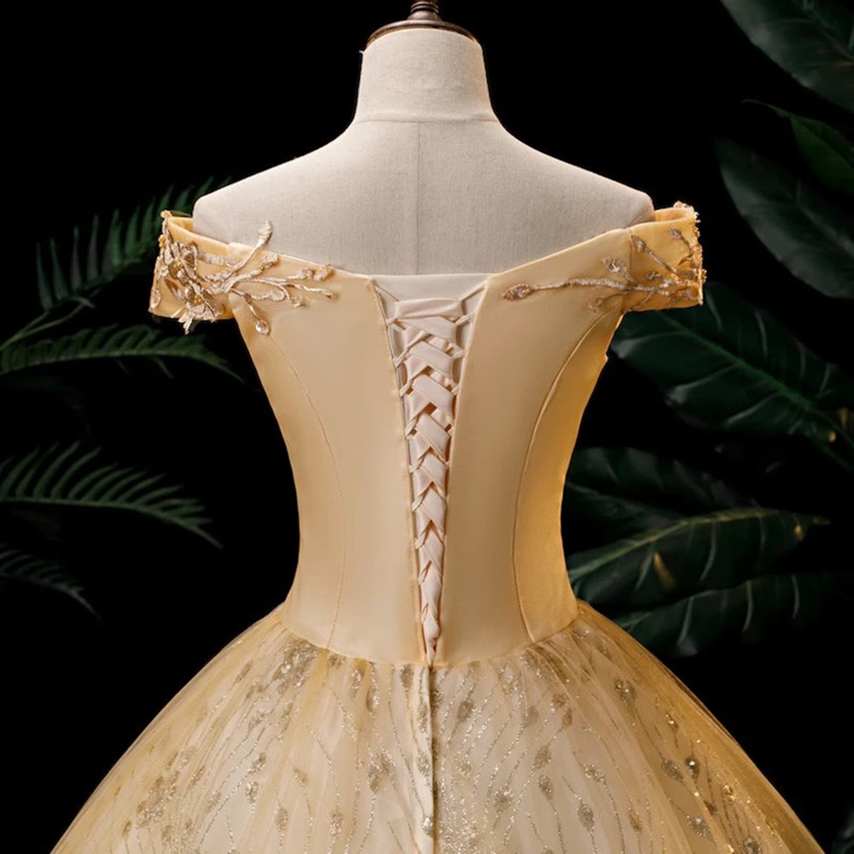 Vestido formal de tul con apliques de encaje y vestido de fiesta dorado 