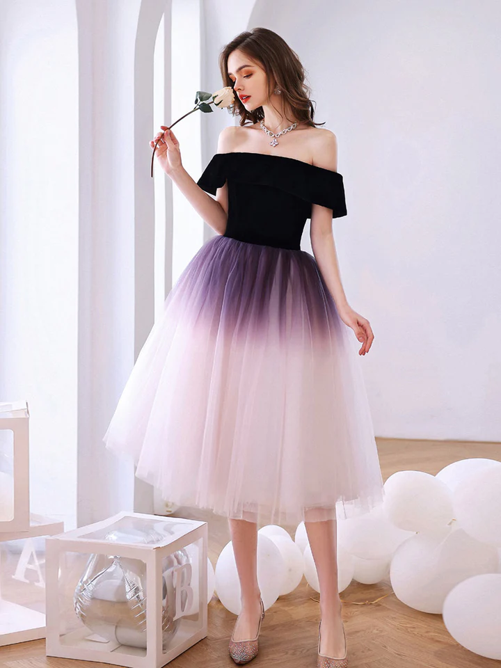 Vestido de fiesta con hombros descubiertos de tul morado degradado 