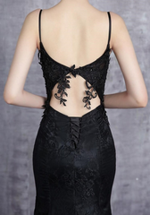 Hermoso vestido formal largo de sirena con tirantes negros 
