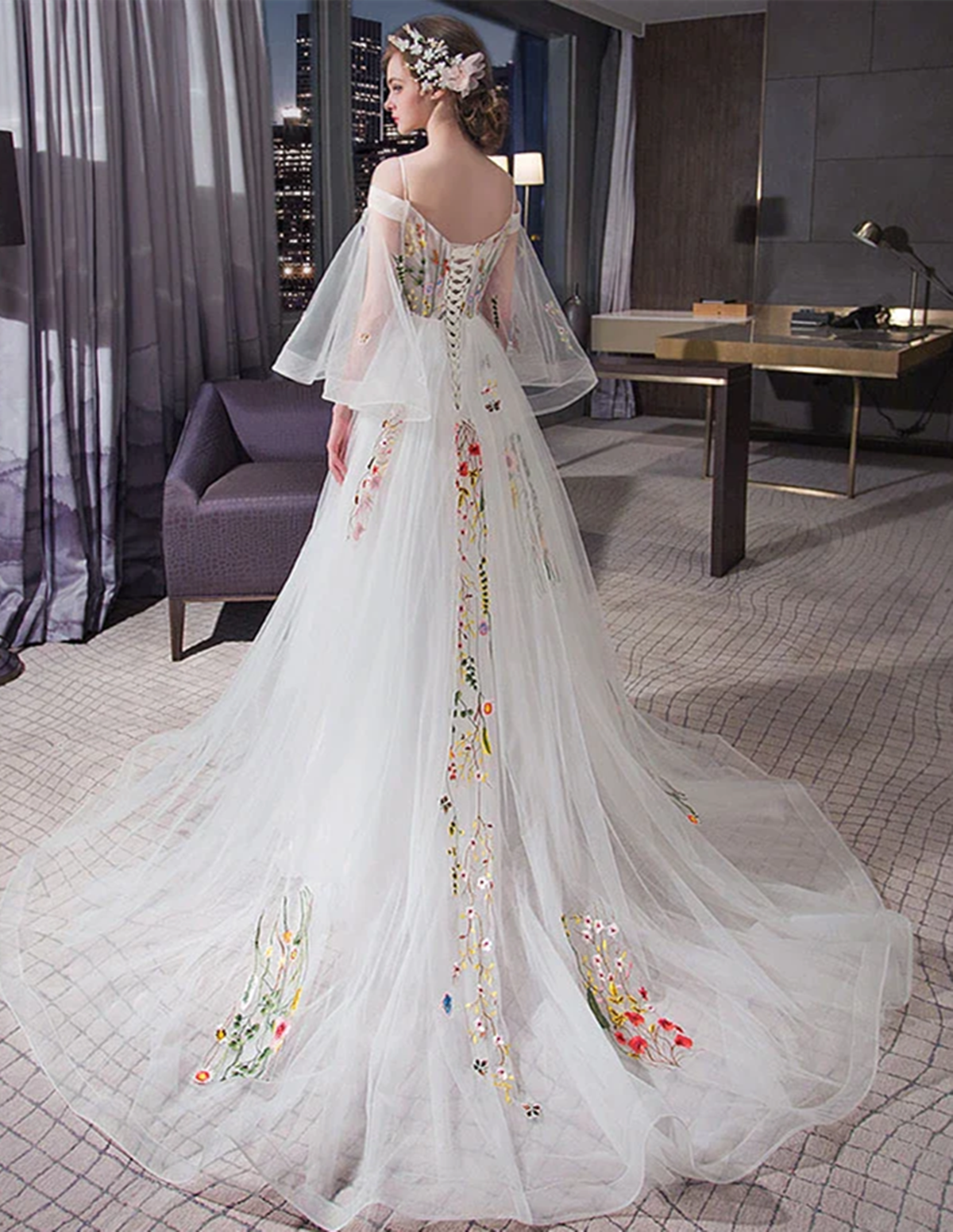 Vestido de fiesta largo con apliques de encaje y mangas largas de tul blanco 