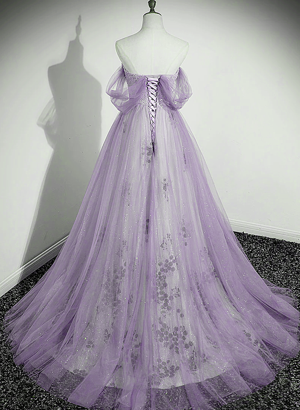 Vestido de fiesta lavanda de tul con hombros descubiertos, corte A y cuentas 