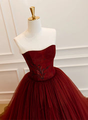 Vestido de fiesta de tul con escote en forma de corazón y escote redondo en color rojo vino 