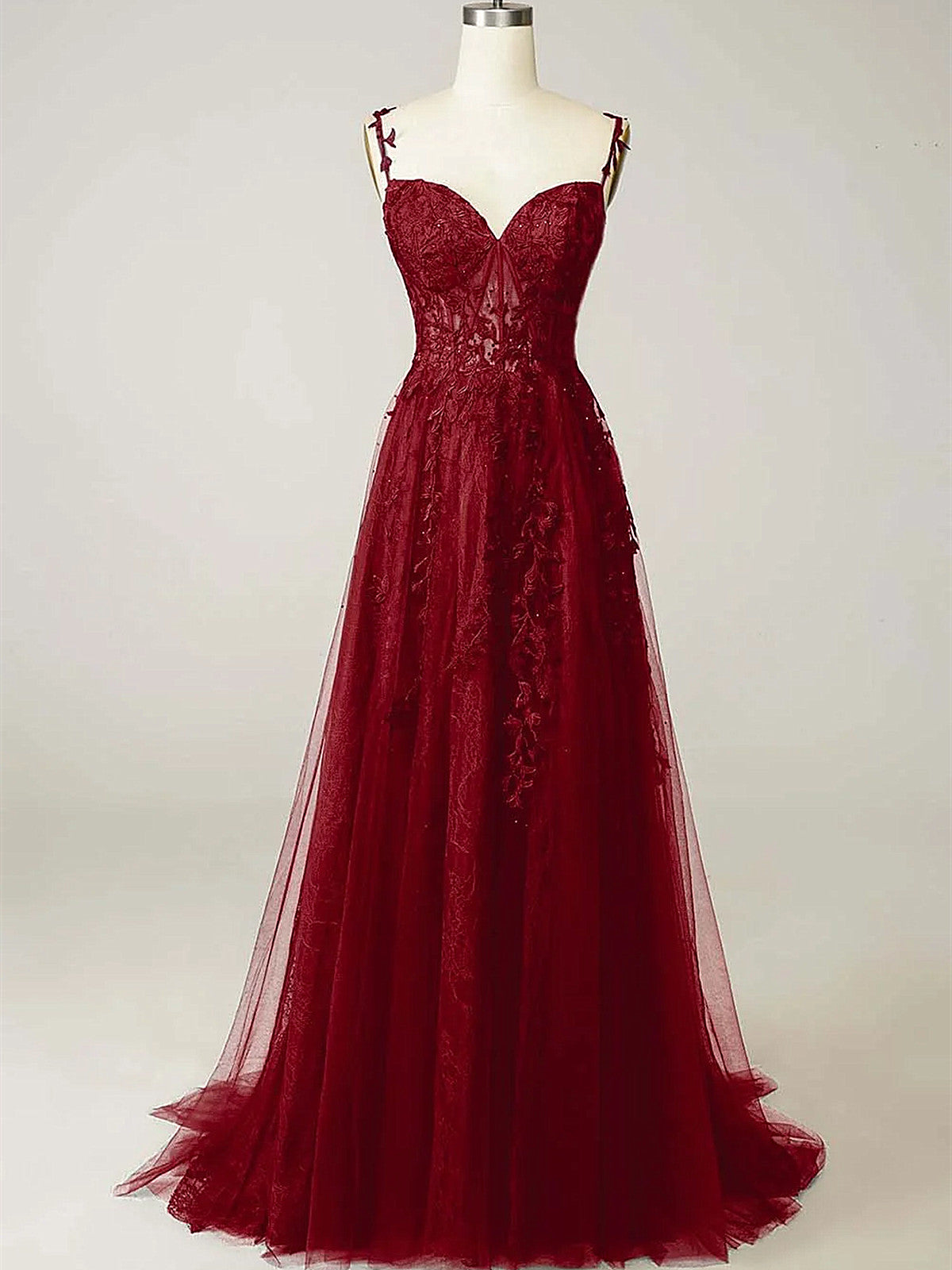 Vestido de fiesta largo de tul con escote en forma de A y cuentas 