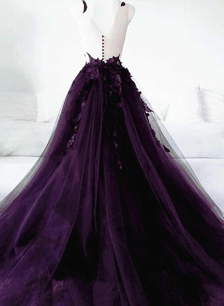 Vestido formal de tul morado oscuro con apliques de encaje 