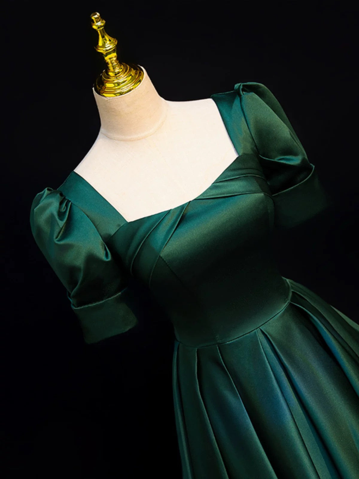 Vestido de fiesta de satén verde con mangas cortas y corte en A hasta el suelo 