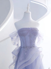 Vestido formal de tul morado claro con encaje y hombros descubiertos 