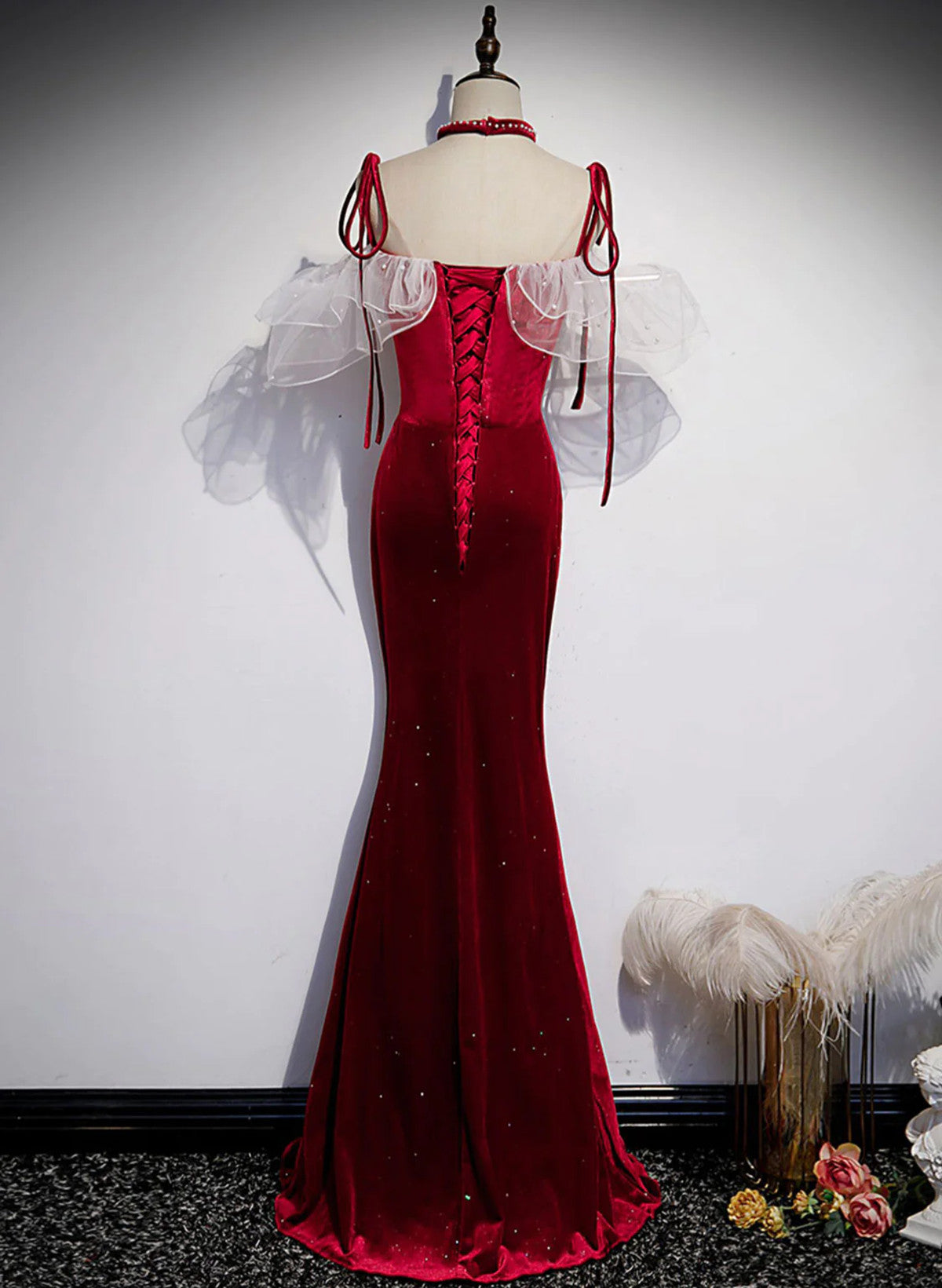 Hermoso vestido de fiesta largo estilo sirena de terciopelo rojo vino 