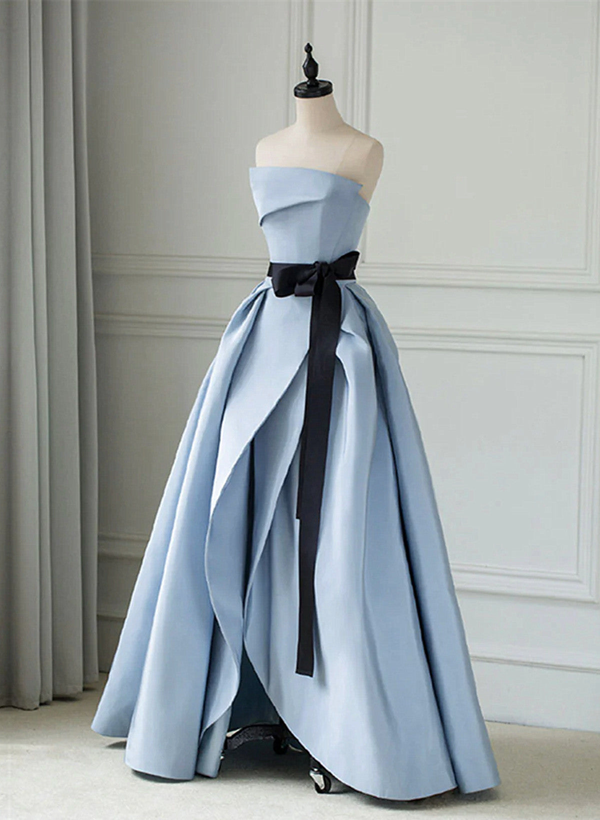 Vestido de fiesta largo de satén azul en forma de A 