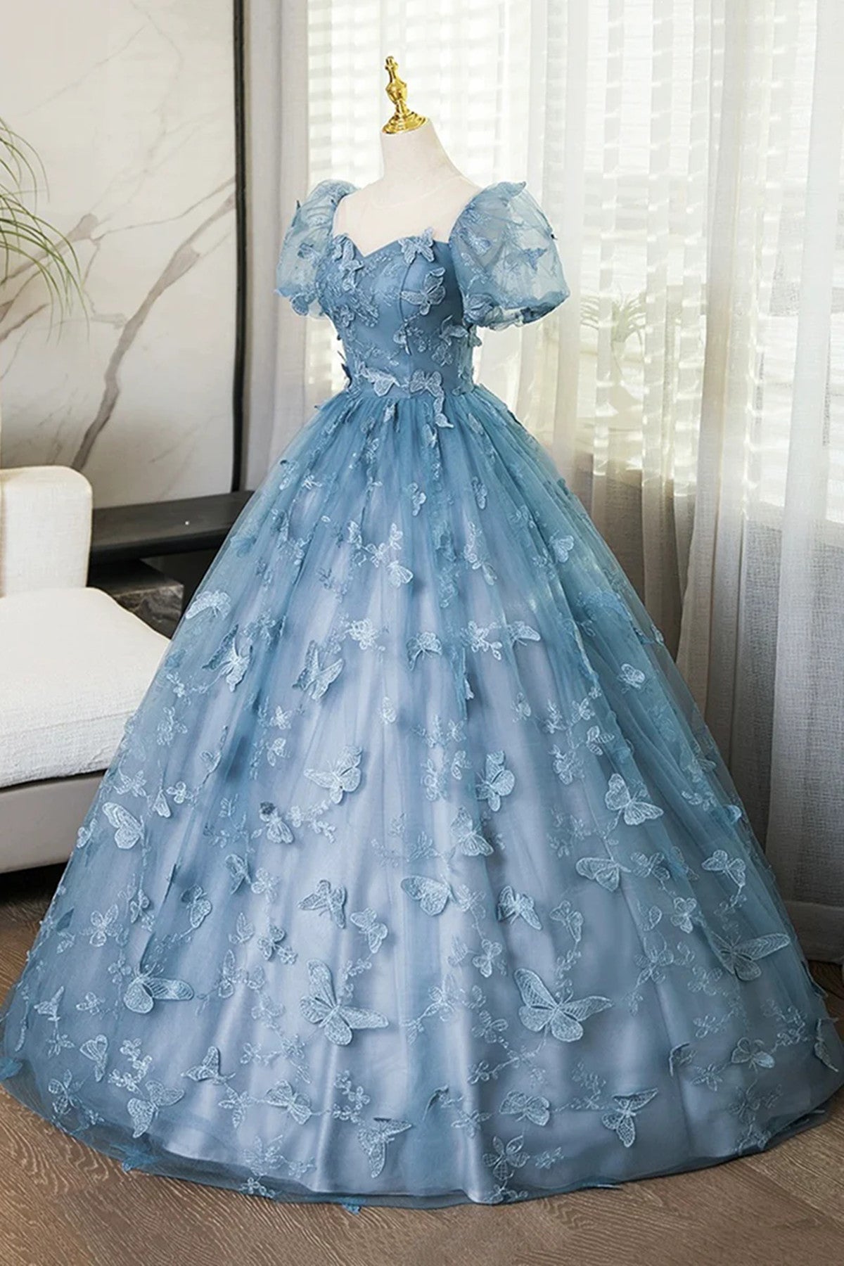 Precioso vestido de fiesta largo de manga corta azul con encaje de mariposa 