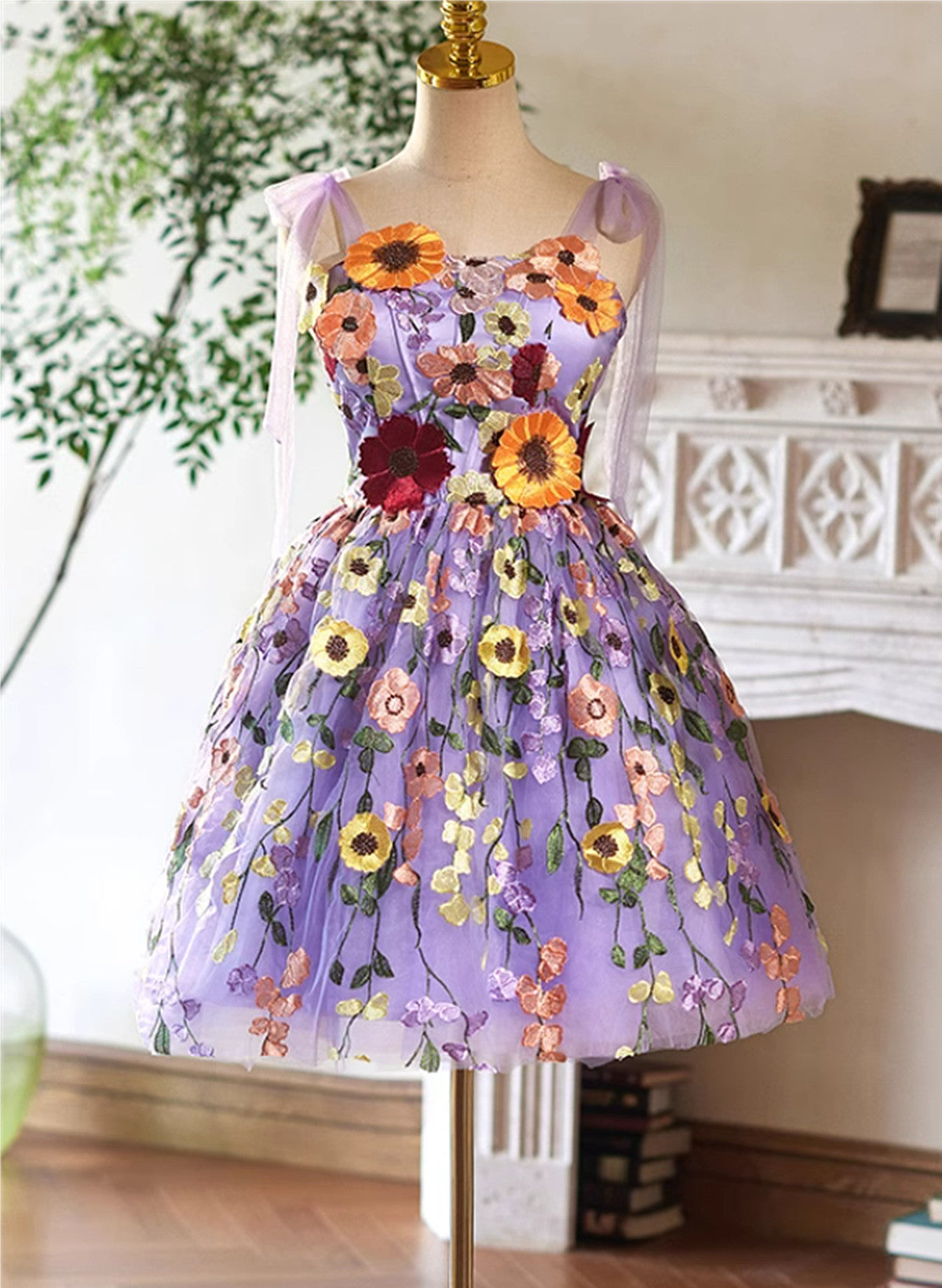 Vestido corto de fiesta con flores de encaje morado claro 