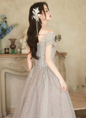Vestido de fiesta de tul gris brillante con hombros descubiertos y corte en A 