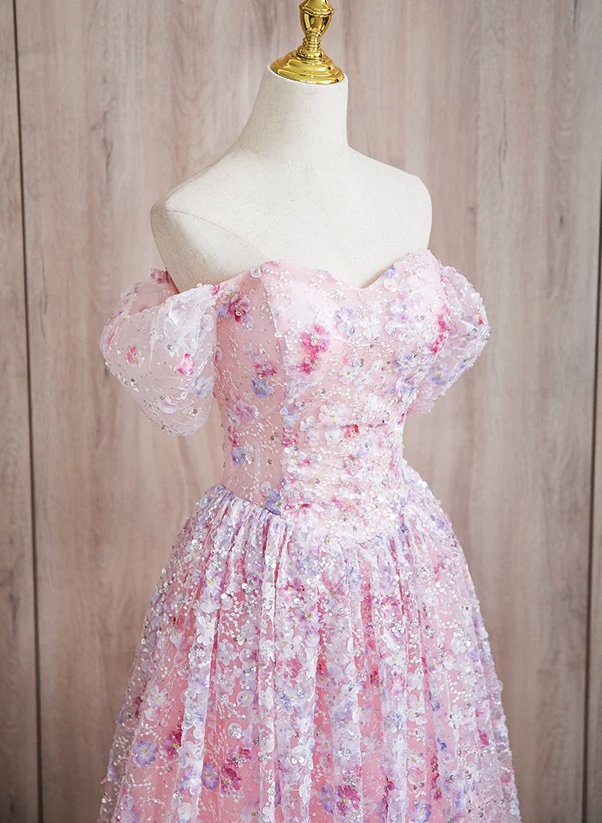 Vestido de fiesta rosa con encaje, corte A, hombros descubiertos y largo hasta el suelo 