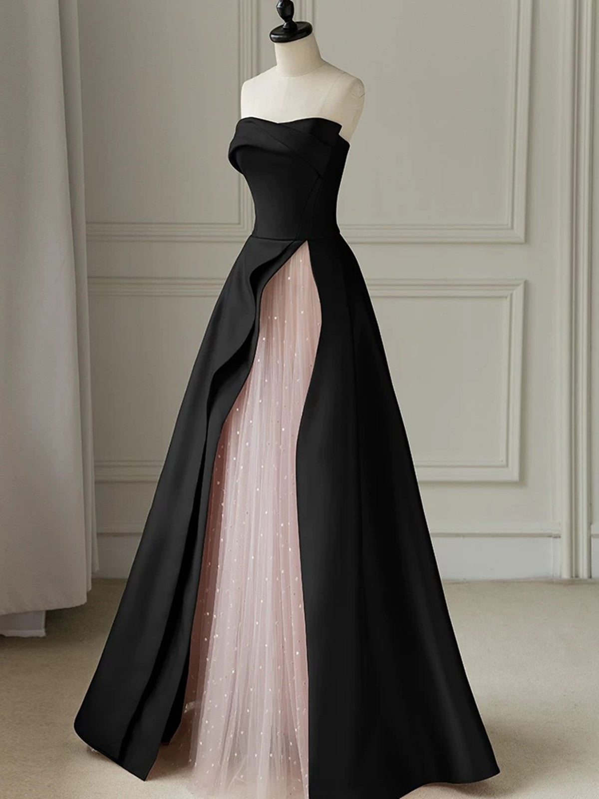 Vestido de fiesta de satén rosa y negro con tul 