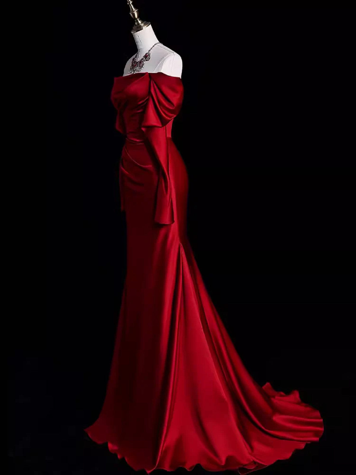 Elegante vestido de noche de sirena de manga larga en color rojo vino 